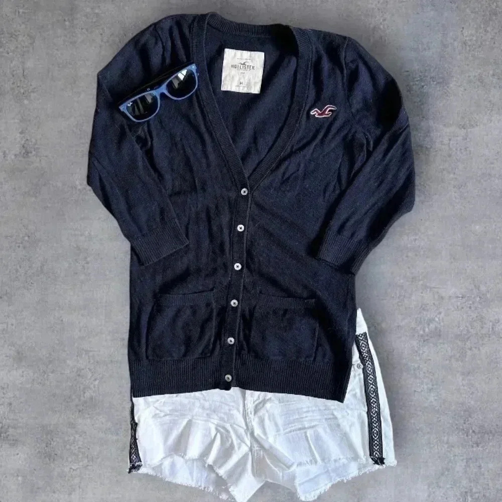 GUC - Hollister - Women’s Navy Blue Cardigan w/ V-Neck and 3/4 Sleeves & Pockets